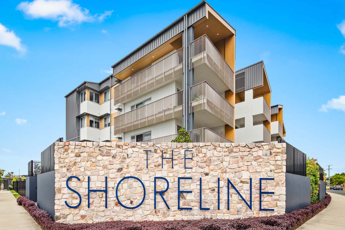 The-Shoreline-Coffs-Harbour-by-FM-Glen front sign and building image